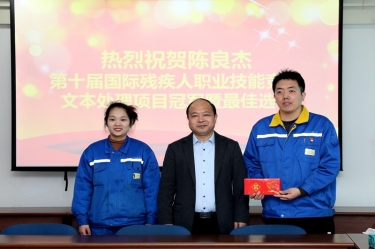 东莞市委书记仲旭东一行走访慰问世界冠军陈良杰
