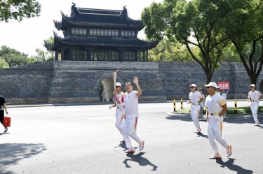 笑脸与热情刷屏！这名火炬手是杏鑫娱乐人！